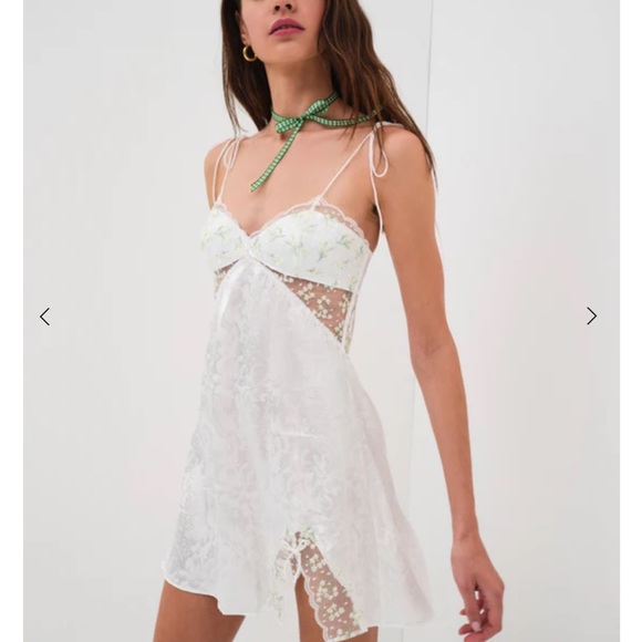 FOR LOVE AND LEMONS: Slip for wedding day getting ready - Picture 2 of 5